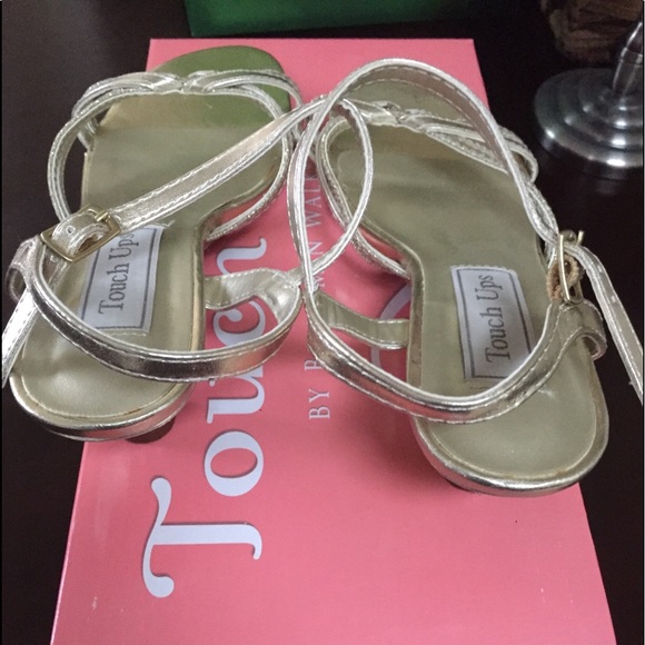 Gold ‘touch ups’ kitten heels - sz 5.5 - Picture 6 of 8